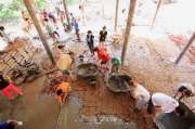 ร่วมสร้างกุศลเทพื้นโรงครัวที่-สำนักสงฆ์แม่น้าน้อย-เทปูน-แม่น้ำน้อย