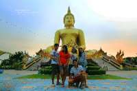 วัดม่วง-อ่างทอง-พระอุโบสถล้อมรอบด้วยกลีบบัวใหญ่ที่สุดในโลก