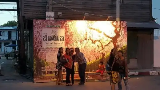 สงขลามหาสนุก ชวนเที่ยวถนนคนเดิน หลาดสองเล เก๋า เท่ ริมเลสาบ
