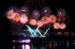 Pattaya-Countdown-2017-@-ท่าเทียบเรือแหลมบาลีฮาย-พัทยาใต้